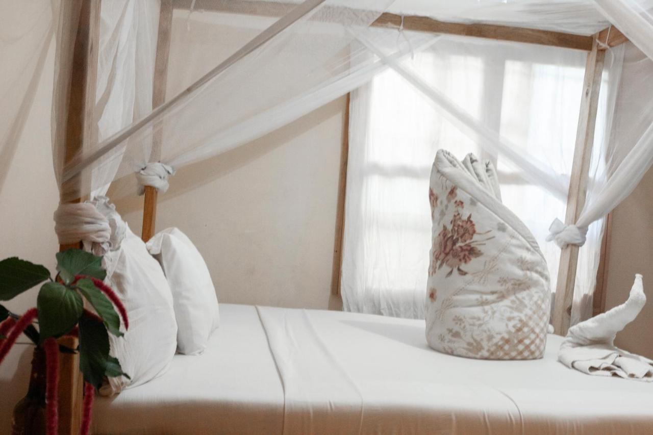 The Secret Garden Hotel Моши Экстерьер фото
