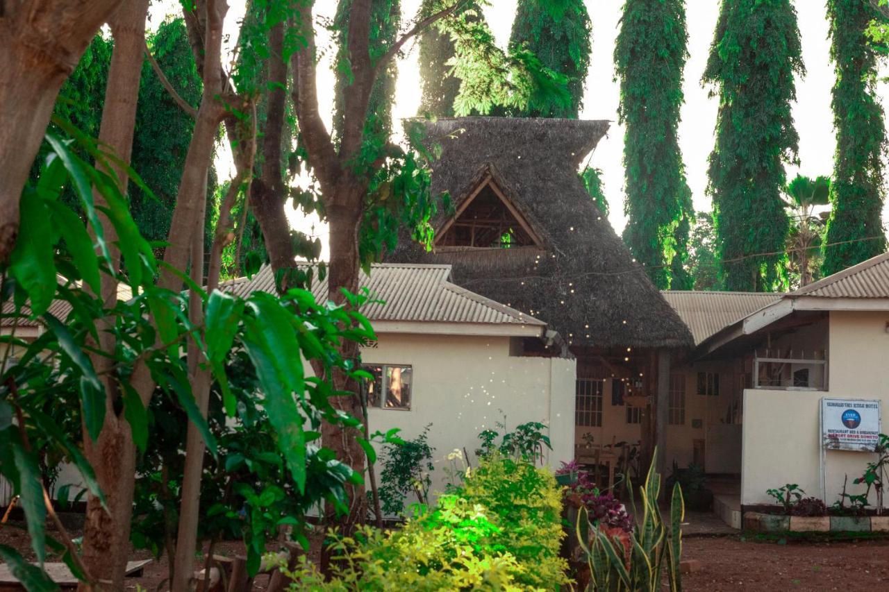 The Secret Garden Hotel Моши Экстерьер фото