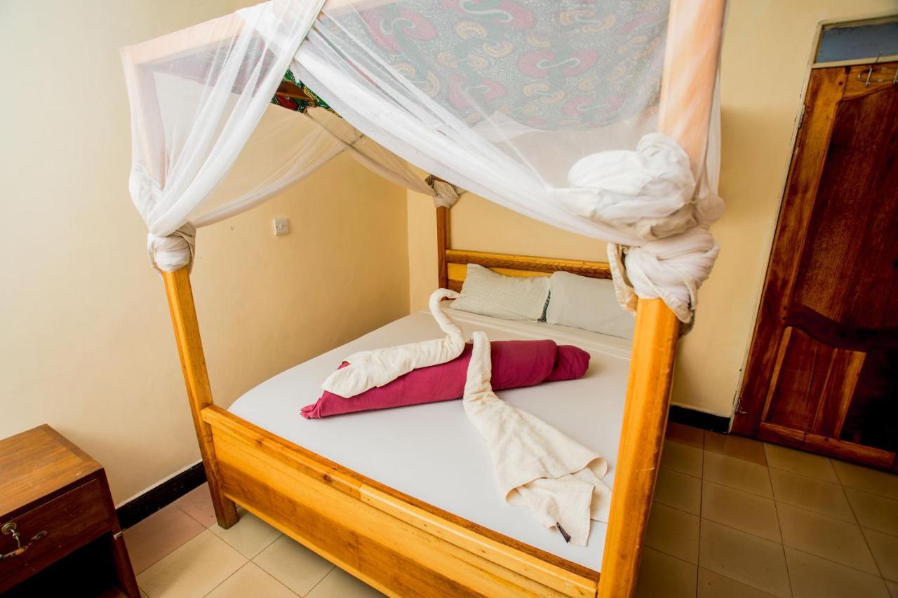 The Secret Garden Hotel Моши Экстерьер фото