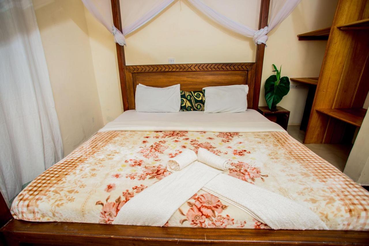 The Secret Garden Hotel Моши Экстерьер фото