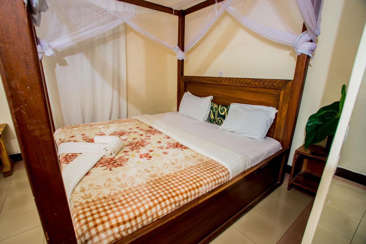 The Secret Garden Hotel Моши Экстерьер фото