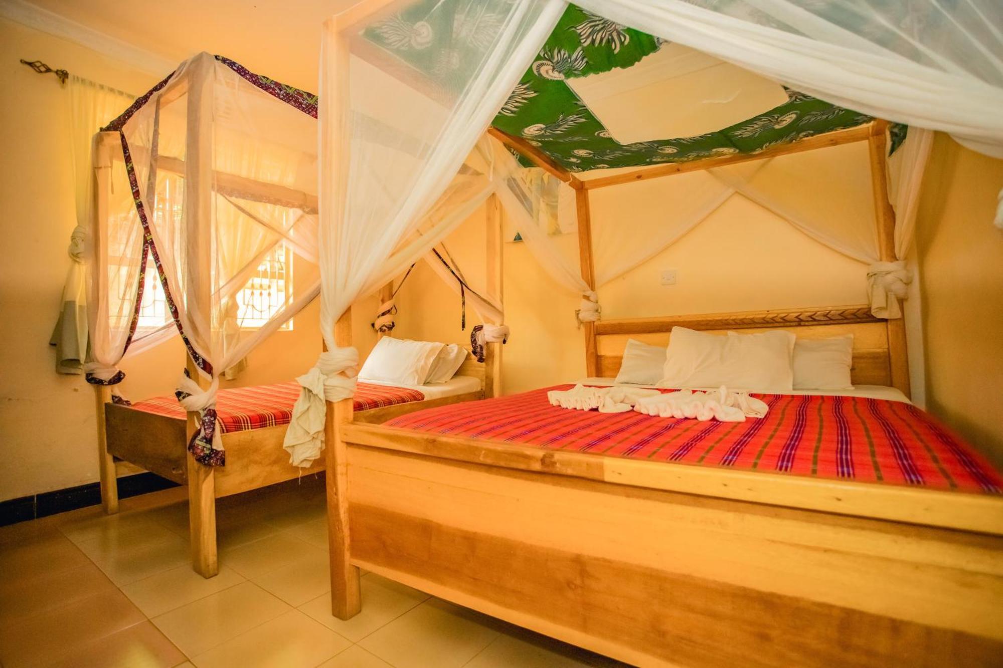 The Secret Garden Hotel Моши Экстерьер фото