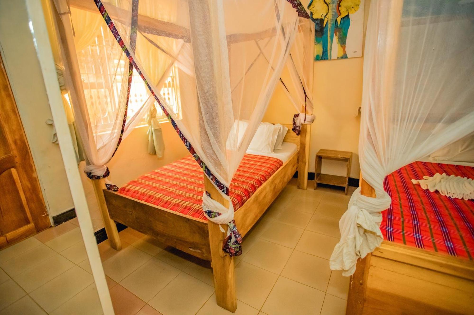 The Secret Garden Hotel Моши Экстерьер фото
